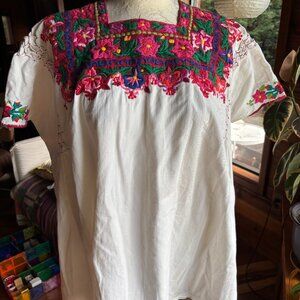 VINTAGE Huipil Top - white with vibrant embroidery